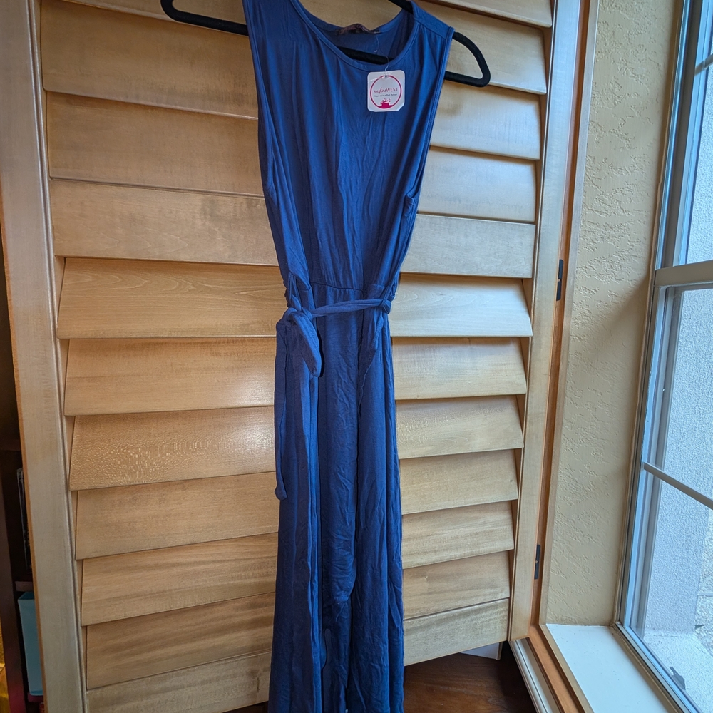 Elegant Blue Midi Dress with Sophisticated Style